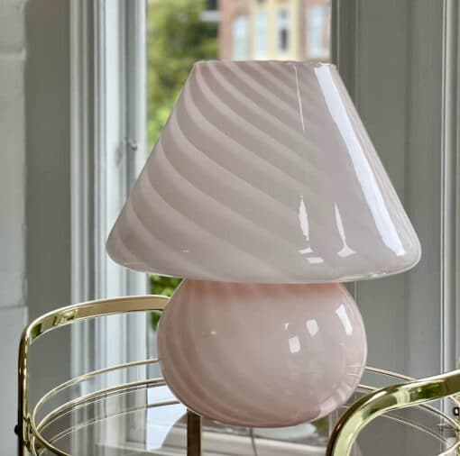 lyserød murano lampe